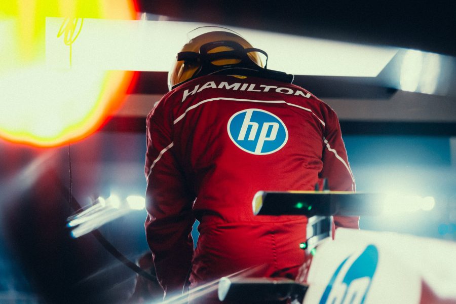 Lewis Hamilton vlak voor de Grand Prix van Qatar 2025